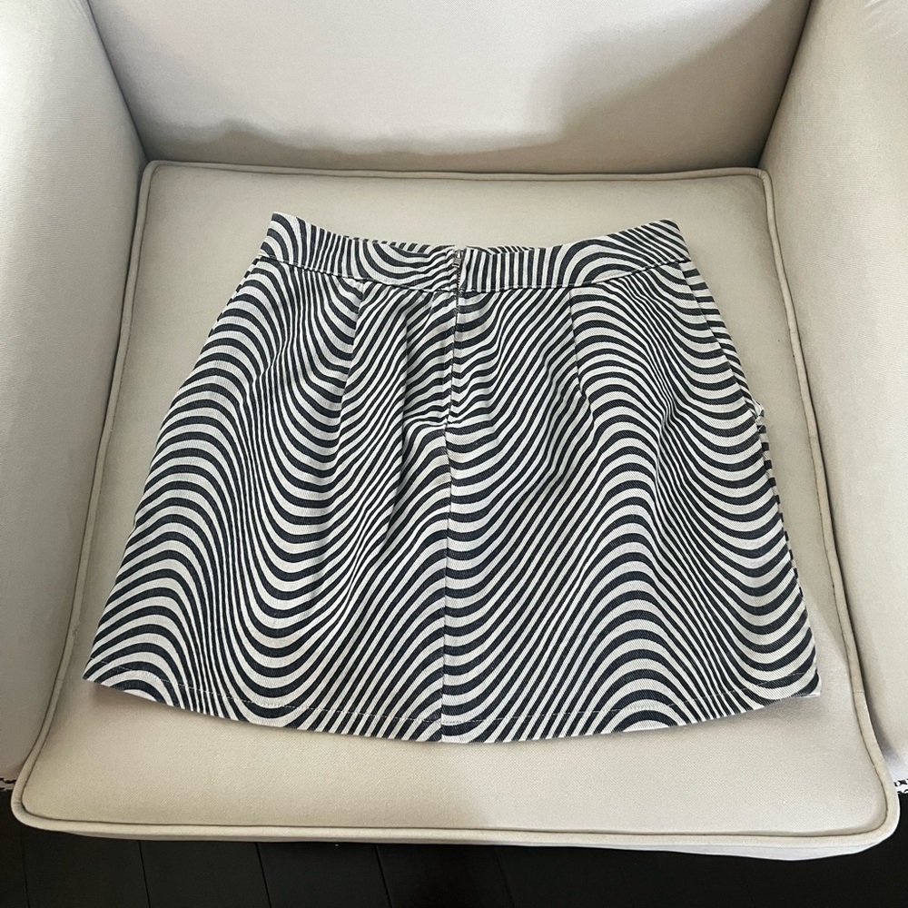 Mini-skirt - Picture 2 of 2